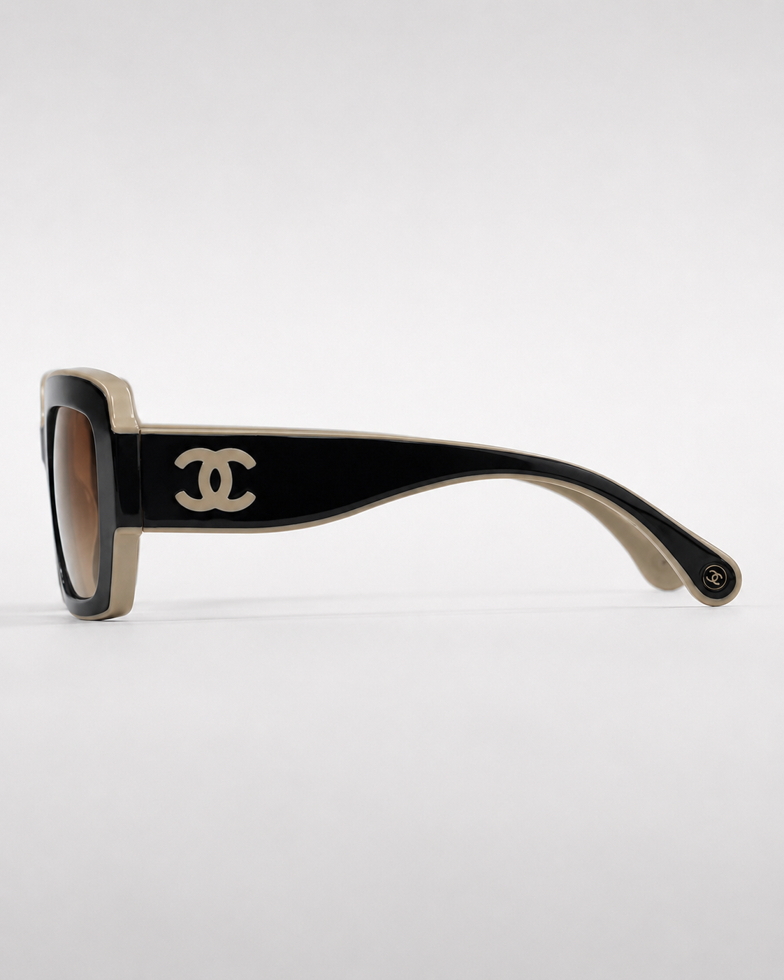 CC Contrast-Frame Oversized Sunglasses