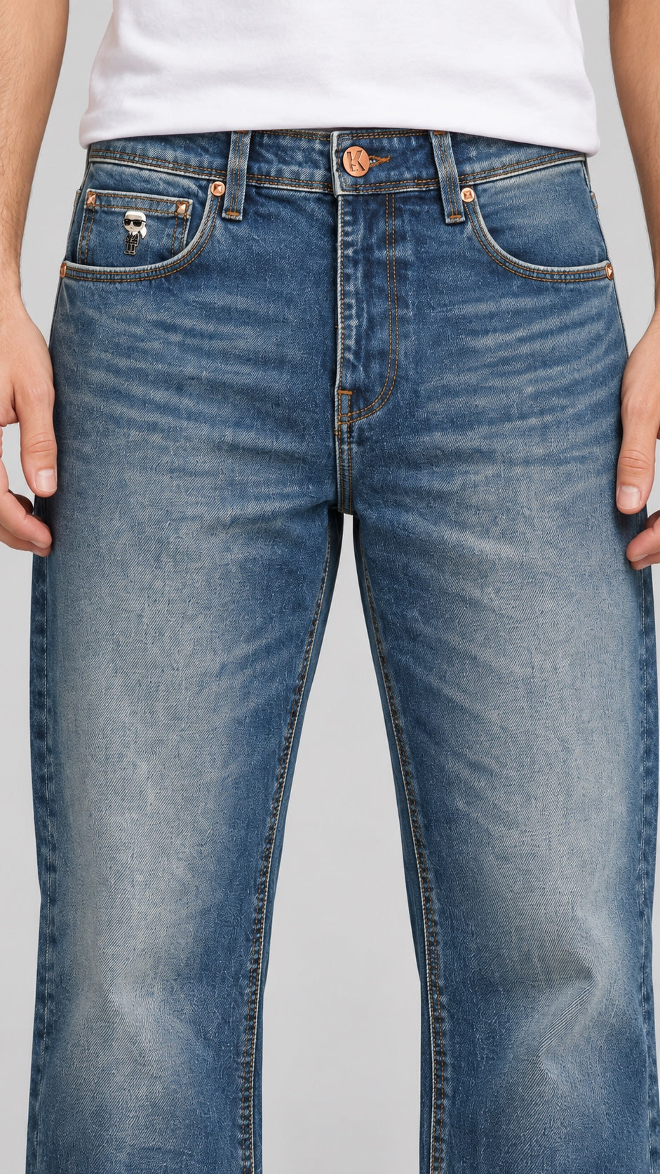Men’s Wide-Bottom Straight-Fit Jeans – Vintage Blue - front detail