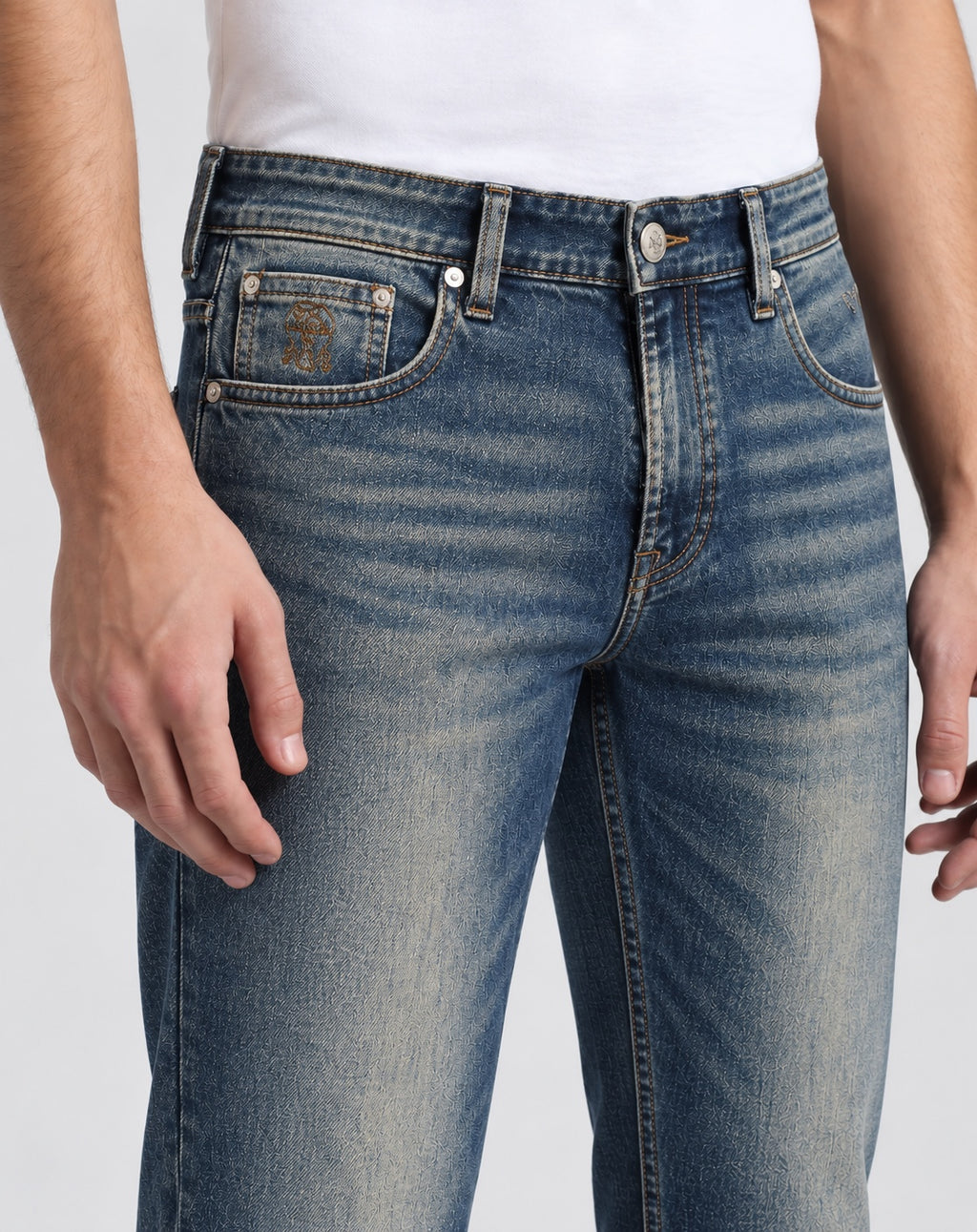 Men’s Straight-Fit Jeans – Vintage Blue - front detail