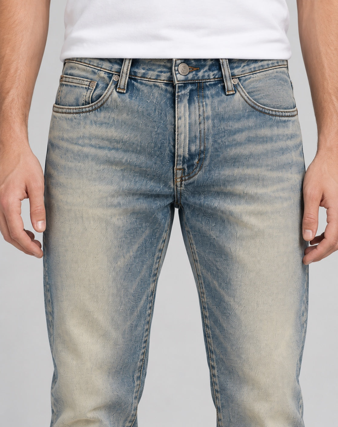 Men’s Straight-Fit Jeans – Vintage Light Blue - front detail