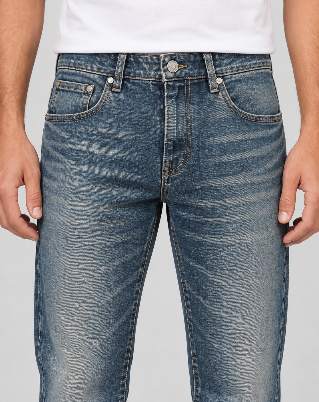 Men’s Metal-Plaque Straight-Fit Jeans – Vintage Indigo Blue - front detail