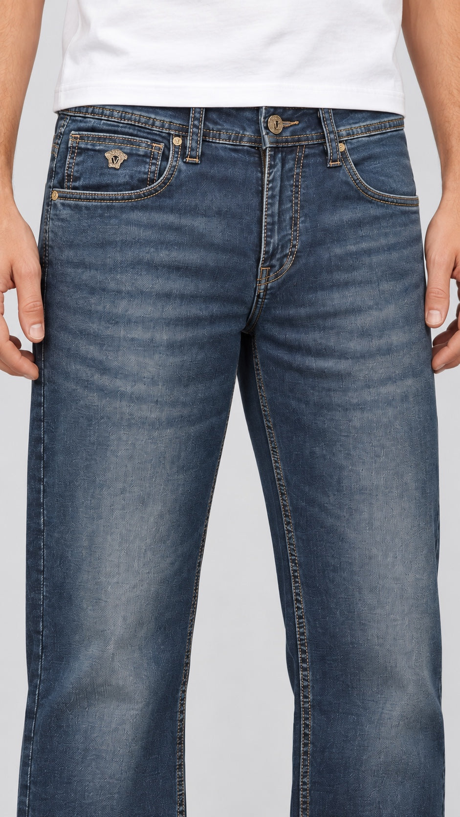 VRSC — Men’s Wide-Bottom Straight-Fit Medusa Jeans – Vintage Blue Grey — 05 front waist detail