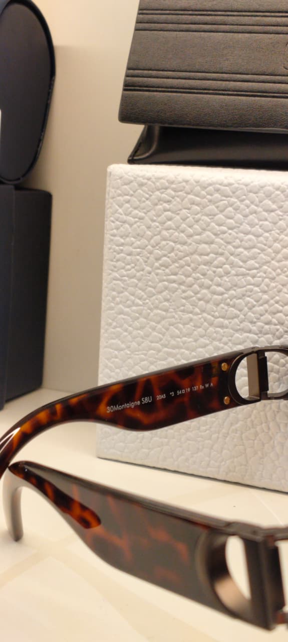 CD — Tortoiseshell Brown Square Sunglasses – Model 3 - actual product 2