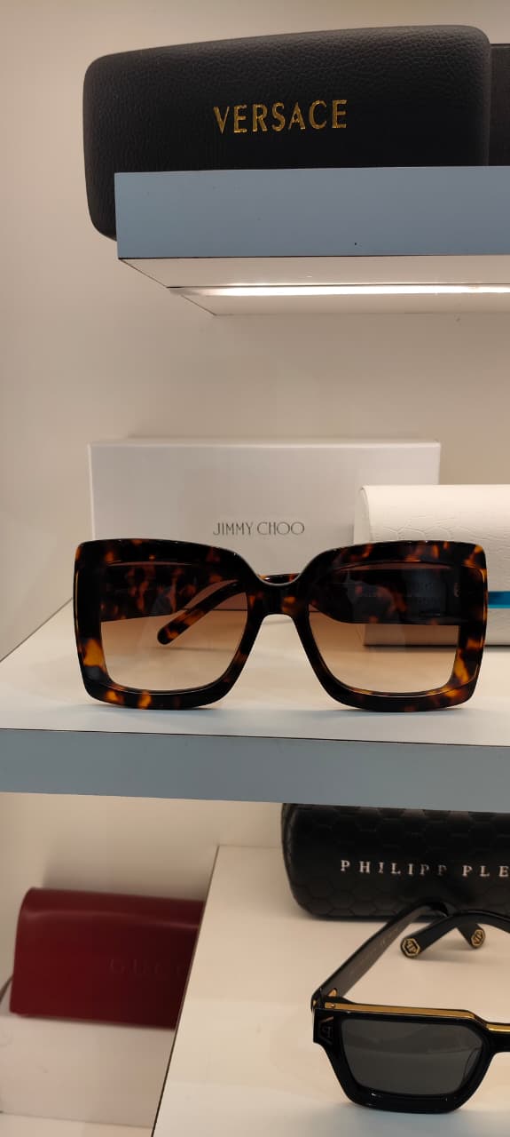 JCH — Tortoiseshell Gradient Square Sunglasses – Model 3 - actual product photograph 1